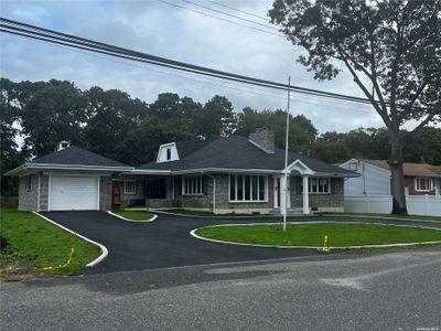 93 Lake Street, House other with 6 bedrooms, 4 bathrooms and null parking in Islip NY | Image 1