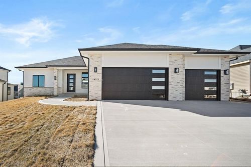 18272 Alderleaf Dr, Clive, IA, 50325-6527 | Card Image