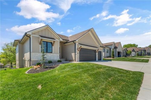 4316 Ne Hideaway Drive, Lee's Summit, MO, 64064 | Card Image