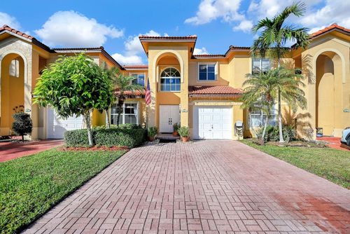 251 W Forest Oak Cir, Davie, FL, 33325-6717 | Card Image