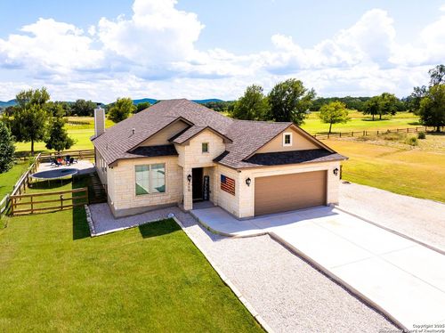 450 Spanish Grant Cir, Bandera, TX, 78003-4367 | Card Image