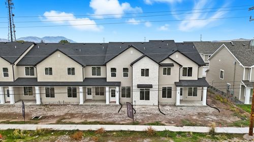 71 E 1225 S, Tremonton, UT, 84337-2216 | Card Image