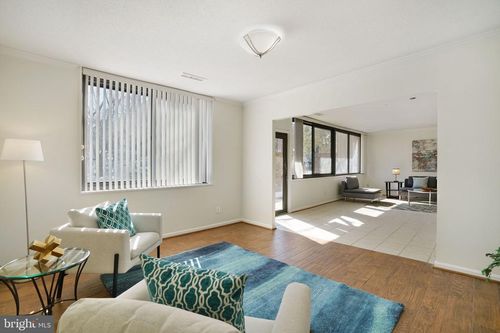 t5w-3713 S George Mason Dr, FALLS CHURCH, VA, 22041-3764 | Card Image