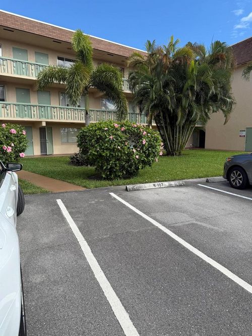 105-400 Village Green Circle W, Palm Springs, FL, 33461 | Card Image