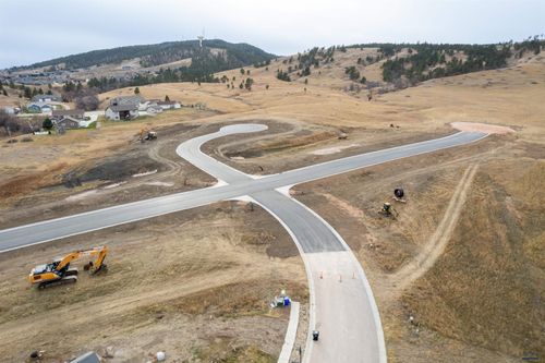 909 Country Rd, Rapid City, SD, 57701 | Card Image