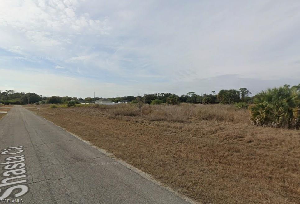 Land in LABELLE