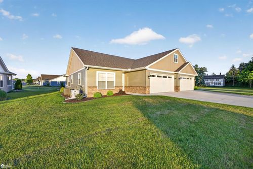 455 Blossom Dr, Frankenmuth, MI, 48734-9595 | Card Image