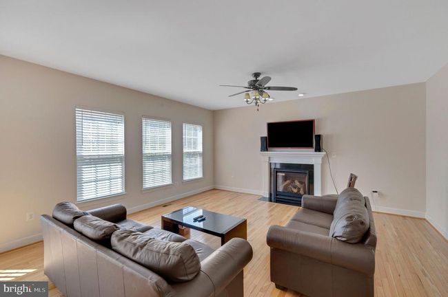 8103 Levi Ct, House other with 5 bedrooms, 4 bathrooms and null parking in Manassas VA | Image 8