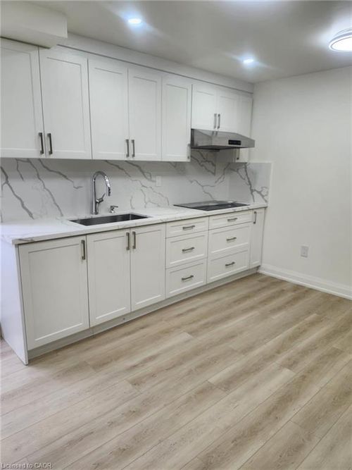 211 Granite Ridge Trail, Waterdown, ON, L8B1Z1 | Card Image