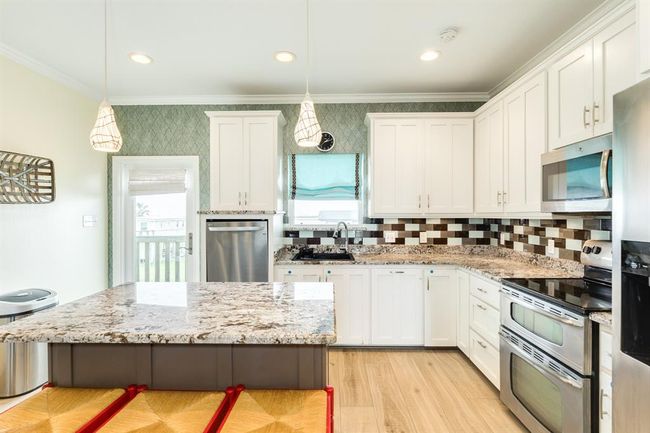 4710 Bayshore Dr, House other with 4 bedrooms, 2 bathrooms and null parking in Freeport TX | Image 11