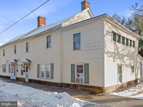 209 W Queen St, STRASBURG, VA, 22657-2226 | Card Image