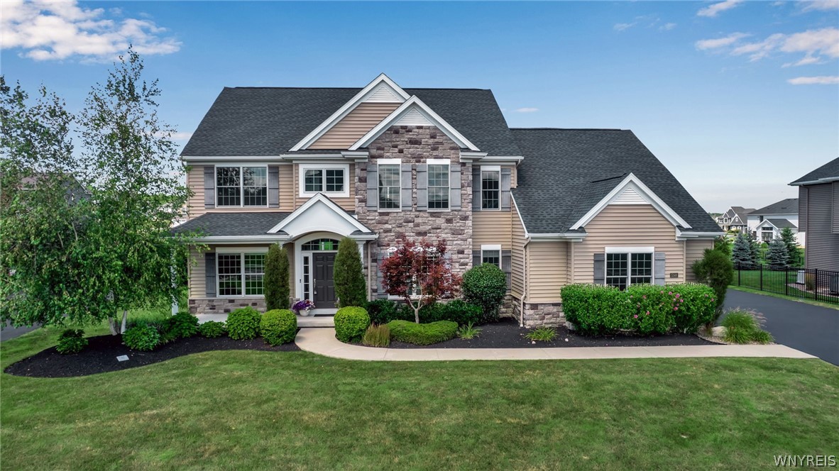 Glenview Dr, Clarence, NY 14031