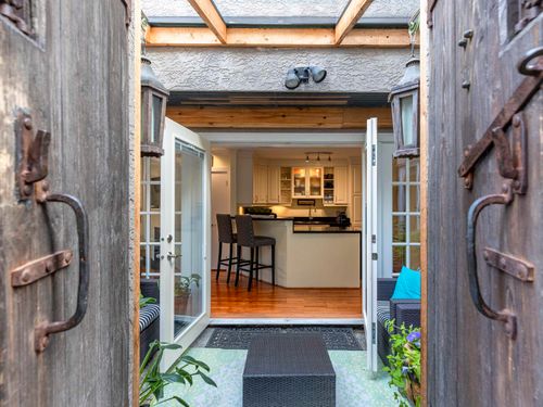 101-2535 York Avenue, Vancouver, BC, V6K1E4 | Card Image