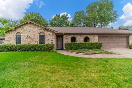 2121 Stonegate Dr N, Bedford, TX, 76021-5317 | Card Image