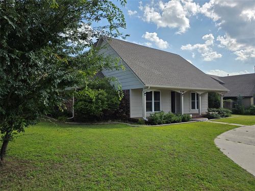 8100 N Bridgeport Ln, Bethany, OK, 73008-3031 | Card Image