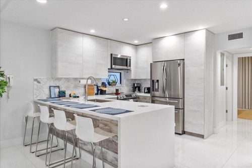 2911 N Ocean Dr, Hollywood, FL, 33019-3707 | Card Image