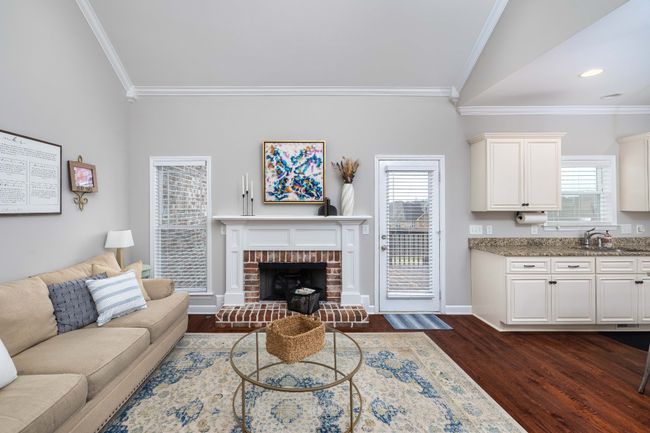 8007 Ragusa Cir, House other with 3 bedrooms, 2 bathrooms and 4 parking in Spring Hill TN | Image 6