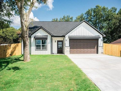 2414 Myrtle St, Waller, TX, 77484-8287 | Card Image