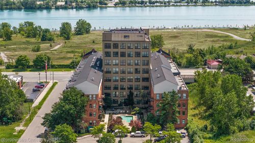 apt-312w-6533 E Jefferson Ave, Detroit, MI, 48207-4360 | Card Image