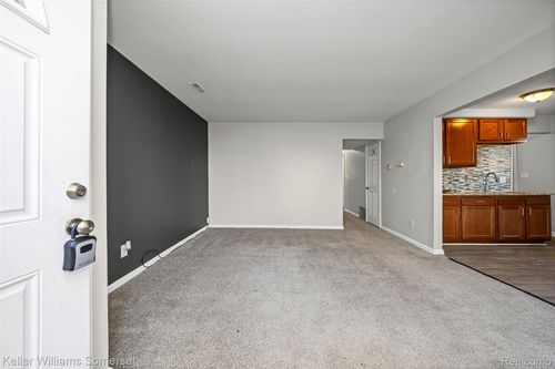 19215 Centralia, Redford, MI, 48240-1408 | Card Image