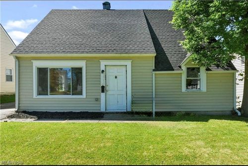 20216 Butternut Ln, Warrensville Heights, OH, 44128-2817 | Card Image