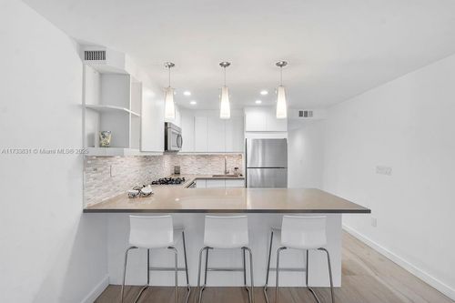 apt-202-405 N Hibiscus Dr, Miami Beach, FL, 33139-5170 | Card Image