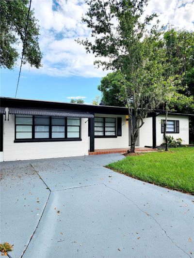 415 W Oak Drive, House other with 3 bedrooms, 2 bathrooms and null parking in Lakeland FL | Image 2