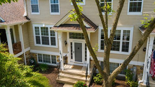 1615 Fox Run Dr, Arlington Heights, IL, 60004-2763 | Card Image