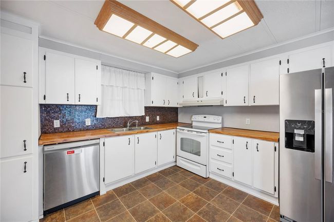 6027 Grand Oaks Dr Se, House other with 2 bedrooms, 2 bathrooms and null parking in WINTER HAVEN FL | Image 8