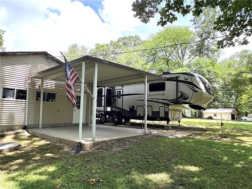 8 Angler Trl, Pana, IL, 62557-4198 | Card Image