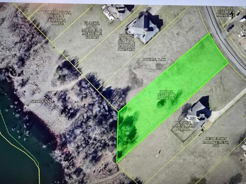 110 Emerald Ln, Greers Ferry, AR, 72067-9240 | Card Image