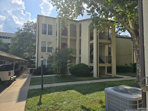 143-8702 Village Dr, San Antonio, TX, 78217-5402 | Card Image