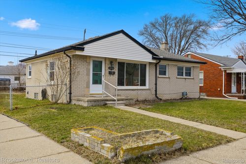 25705 Ronald St, Roseville, MI, 48066-4934 | Card Image