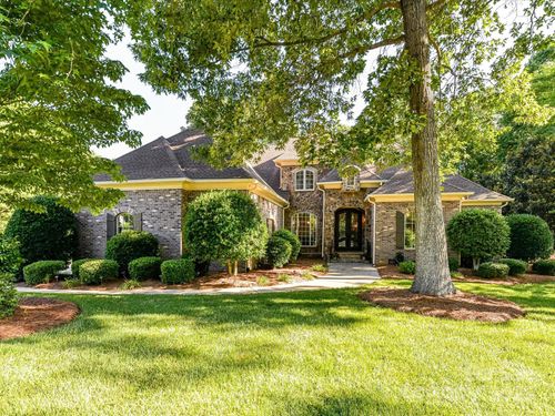 9000 Whirlaway Ln, Waxhaw, NC, 28173-6671 | Card Image