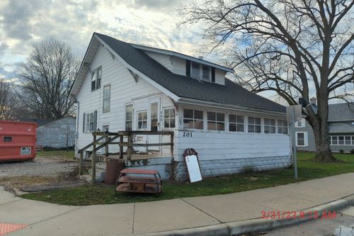 201 S Main St, Advance, IN, 46102-9412 | Card Image