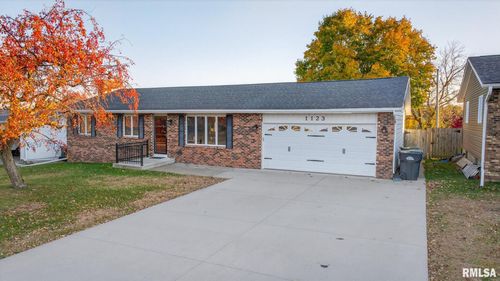1123 27th Ave N, Clinton, IA, 52732-1959 | Card Image
