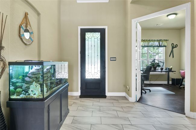Entry and home office. | Image 14