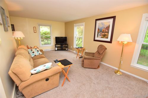 5483 Ameno Ln, Swartz Creek, MI, 48473-8884 | Card Image
