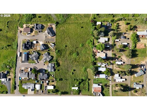 2548 Landers Ave, Roseburg, OR, 97471-4711 | Card Image