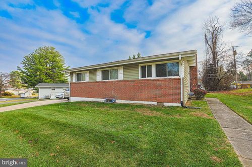 8205 Arrowhead Rd, BALTIMORE, MD, 21208-2210 | Card Image