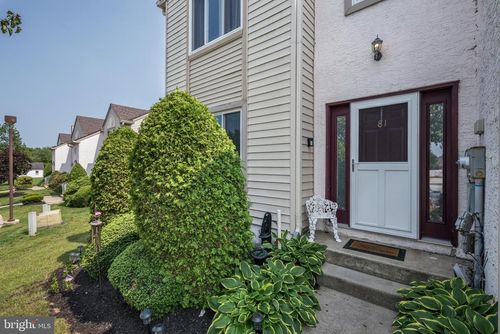 81 Yellowwood Ct, GLASSBORO, NJ, 08028-2810 | Card Image
