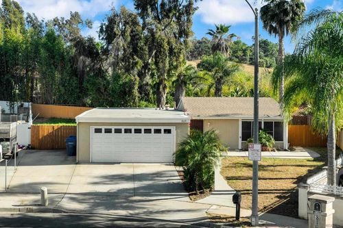 805 Avenida Taxco, Vista, CA, 92084 | Card Image