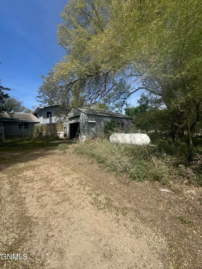 10185 99 Th St Se, House other with 5 bedrooms, 3 bathrooms and null parking in Oakes ND | Image 11