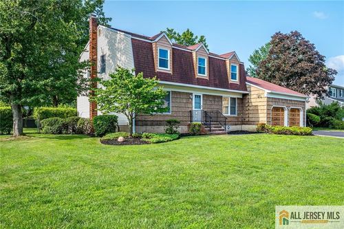 8 Dov Pl, KENDALL PARK, NJ, 08824-1347 | Card Image