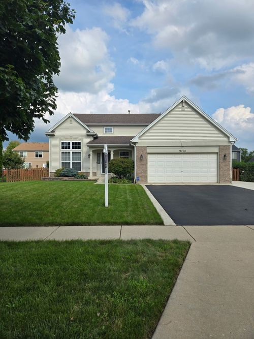9712 Bennington Dr, Huntley, IL, 60142-2333 | Card Image