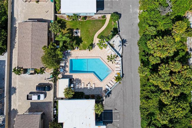 Community Pool with Grill area | Image 12