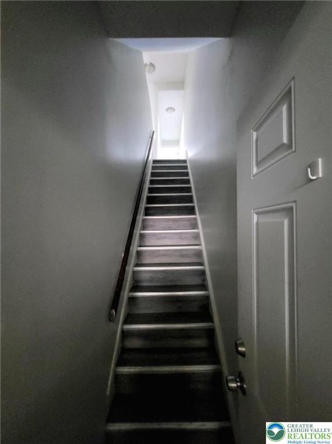 1245 W Turner St, Townhouse with 5 bedrooms, 2 bathrooms and null parking in Allentown PA | Image 8
