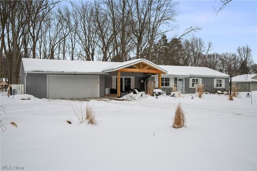 8791 Edgehill Rd, Mentor, OH, 44060-6201 | Card Image