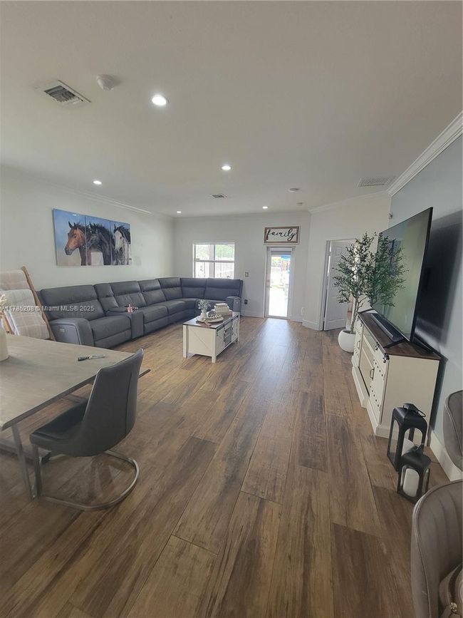 405 Ne 25 Th Ter, House other with 3 bedrooms, 2 bathrooms and null parking in Homestead FL | Image 24