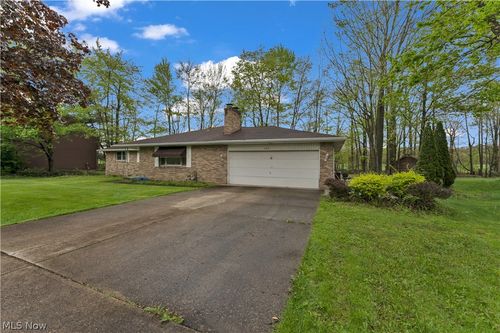 306 Colonial Dr, Cortland, OH, 44410-1210 | Card Image